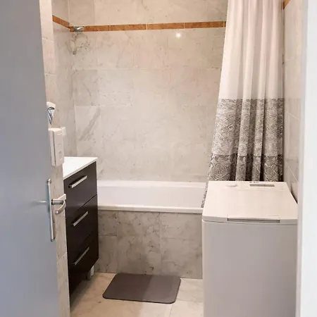 La Parenthese Apartment *